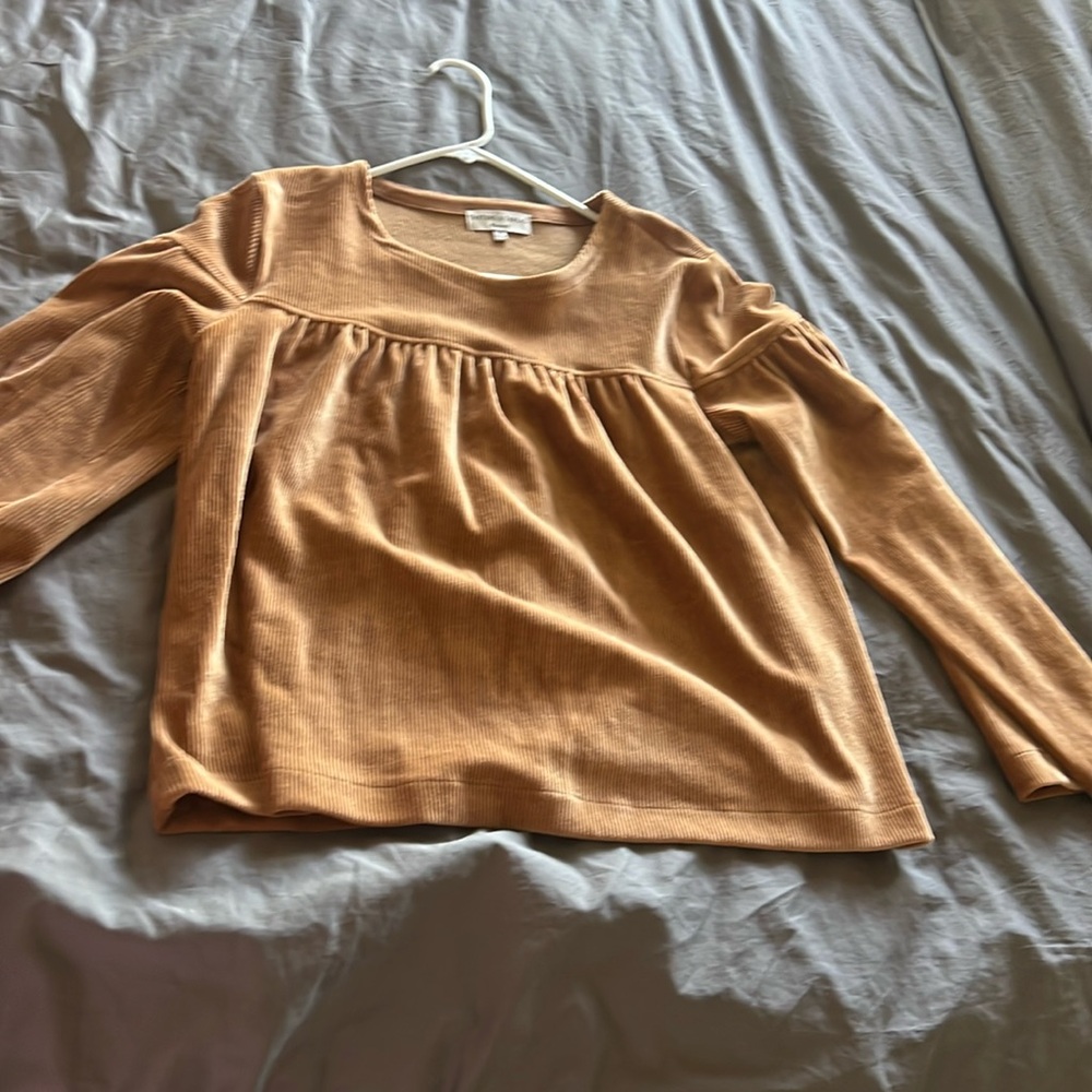 Cute made well. Velvet top in good condition.